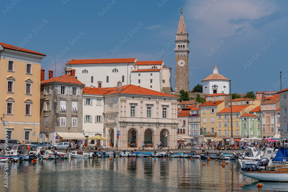 Φωτογραφία Venetian Port and the Main Square Tartini of Piran city reflected on water, Slovenia