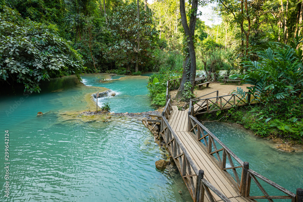 Fototapeta premium Turquoise water of Kuang Si waterfall, Luang Prabang, Laos. Tropical rainforest. The beauty of nature.