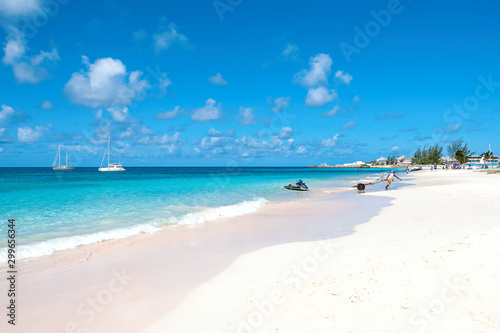 Obraz na płótnie Bridgetown, Barbados - Tropical island - Caribbean sea - Brownes beach - Carlisle bay w salonie