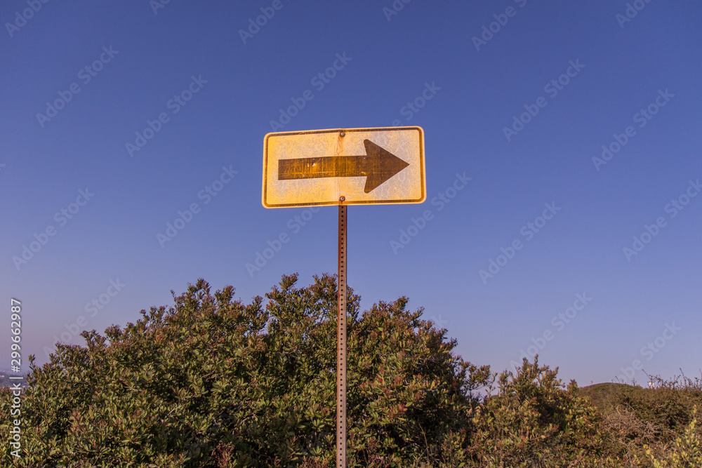 arrow sign arrow sign
