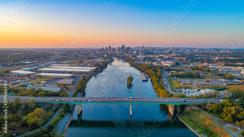 Cuadro en lienzo Nashville Tennessee TN Skyline Aerial and Cumberland River