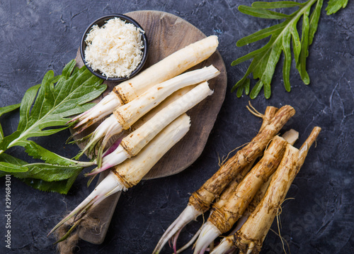 Quadro su tela Fresh orgaanic horseradish or Horse-radish root on wooden cutting board