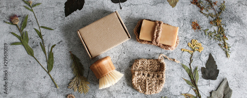 Cuadro en lienzo Mock up craft box with dish washing natural gifts