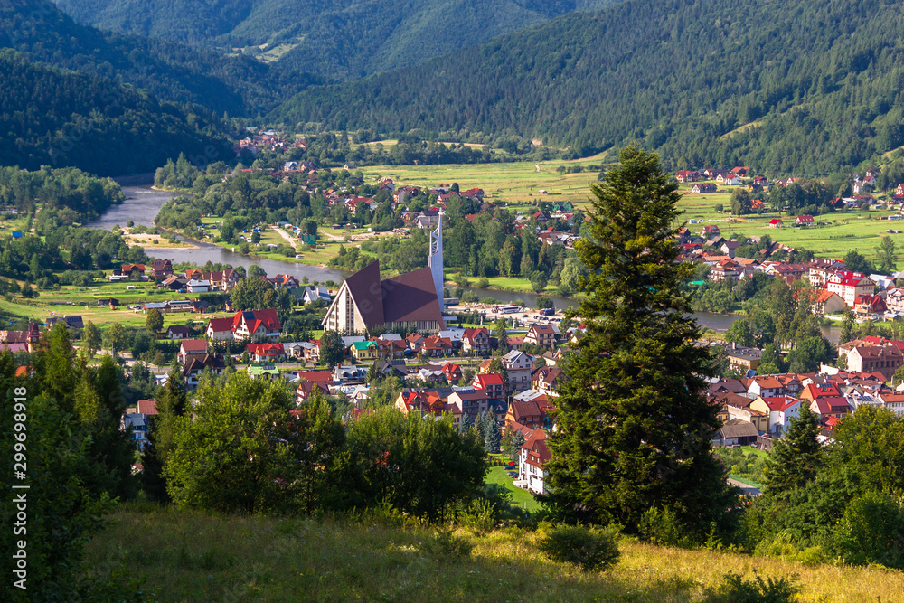Village in Beskid Mountains. Kroscienko nad Dunajcem, Poland.