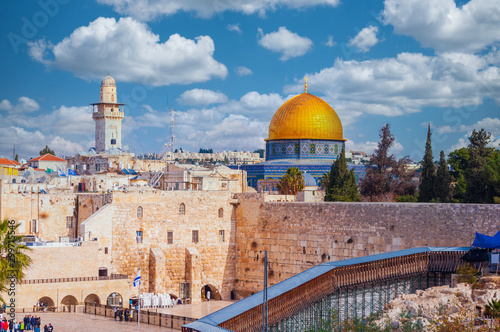 Western wall dominated by the Dome of the Rock in Jerusalem