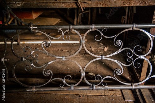 metal gate,construction of metal gate,putting a patina on the metal gate
