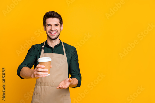 Fényképezés Here your latte! Portrait of positive cheerful guy student work part-time in cof