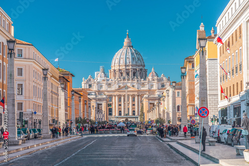 Fototapeta Naklejka Na Ścianę i Meble -  Vatican and tourists. Rome. Italy