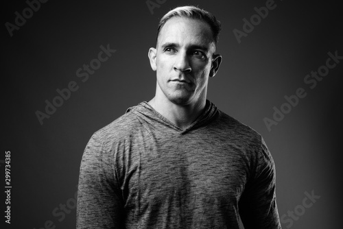 Studio shot of muscular man in black and white