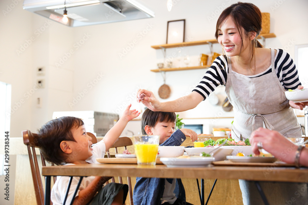 家族の食卓 Stock 写真 Adobe Stock