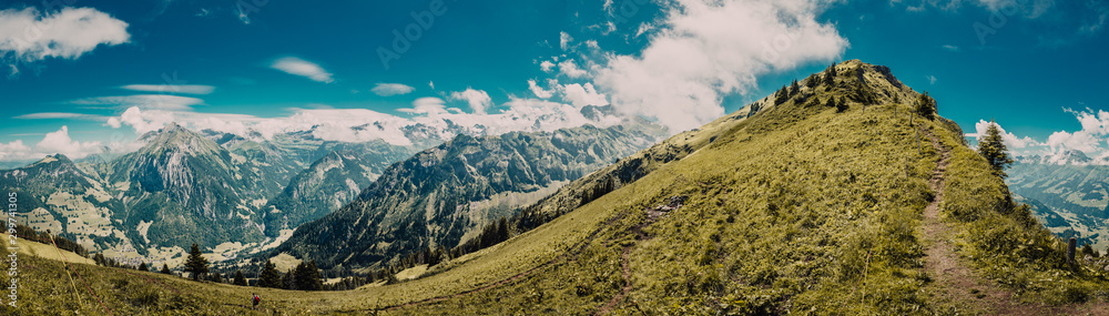 Panoramer einer AlpenBergkette