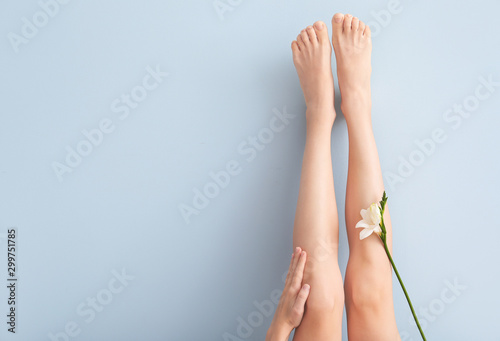 Fotografie, Obraz Woman with beautiful legs after depilation on color background