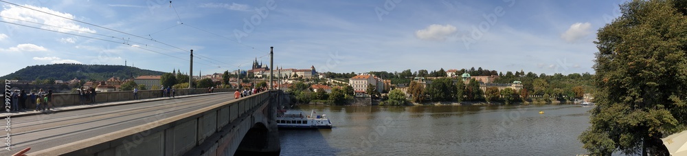 Panorama Prag - Brücke mit Moldau