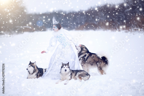 Konstfotografi Beautiful snow queen with dogs