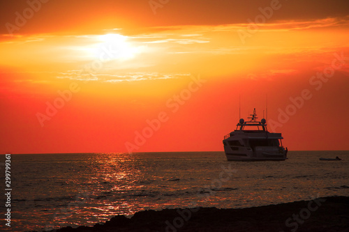 ship at sunset © Kristiyan