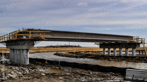 Foto Concrete girders installation  on a bridge abutment and center pier as part of a