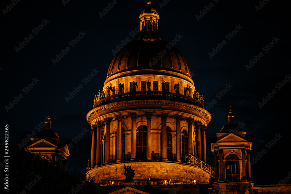 Obraz premium Beautiful old cathedral in the city center
