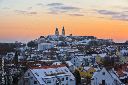 schöner Blick auf winterliches Freising mit Schnee