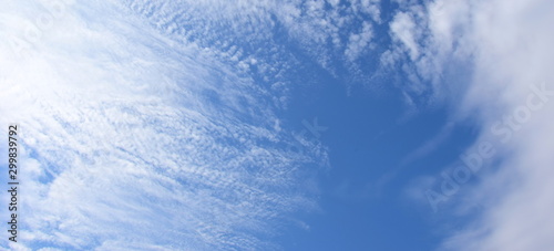 Faszinierende Wolkenstimmungen am blauen Himmel © Zeitgugga6897
