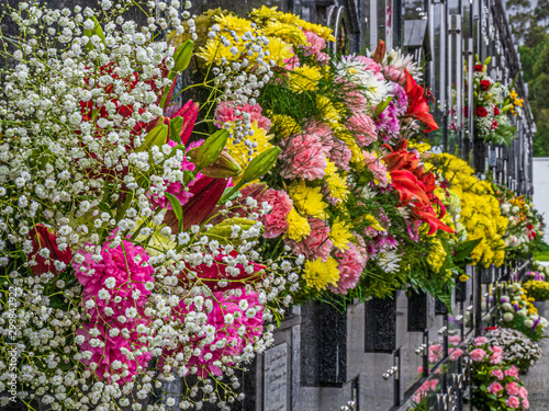 Fototapeta Naklejka Na Ścianę i Meble -  flowers in cemetery