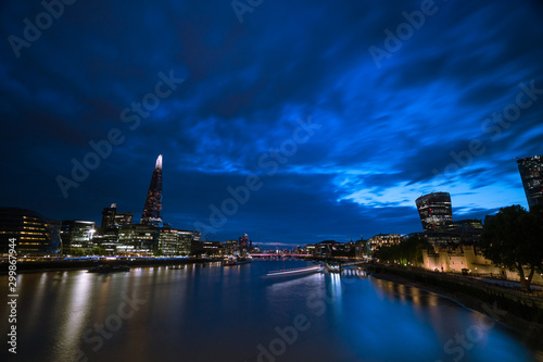 Aerial view on thames and london city © byjeng