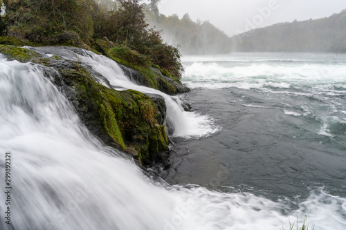 Schaffhausen in der Schweiz Rhein Rheinfall Herbst