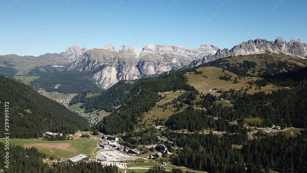 Blick auf das Tal in den Dolomiten Südtirol Italien