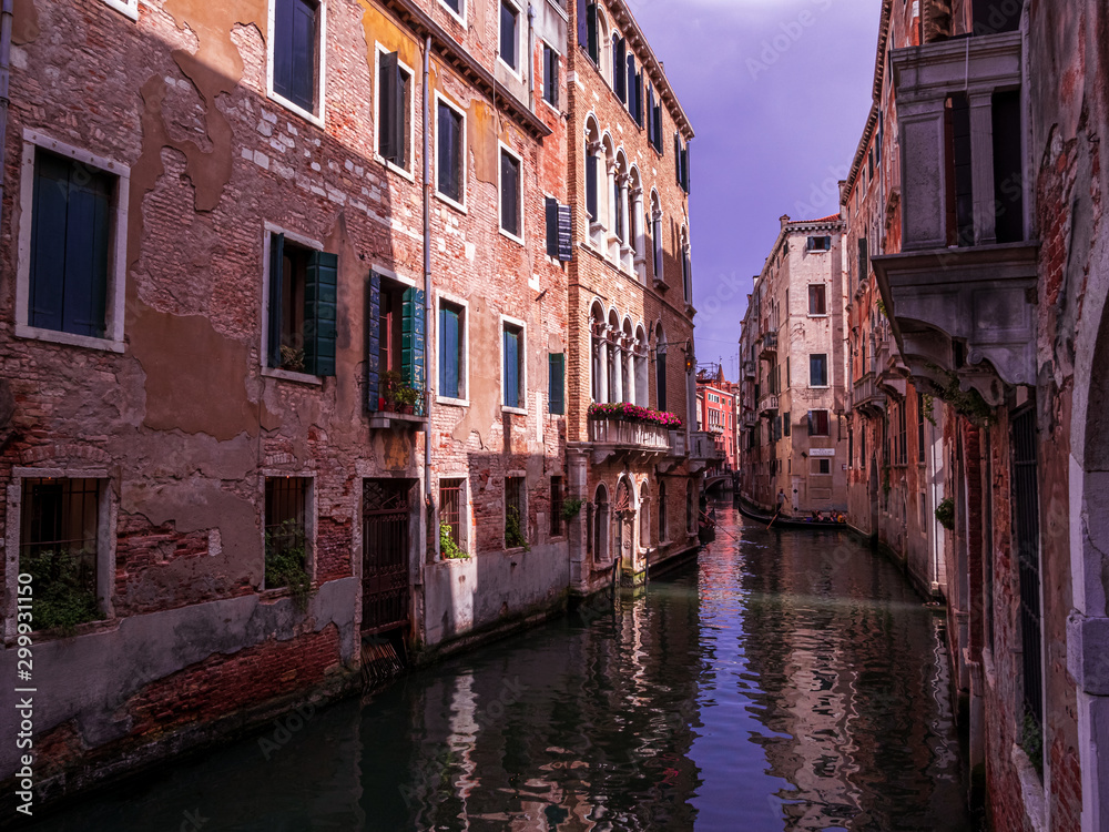 Venezia narrow water lanes and the unique town architecture
