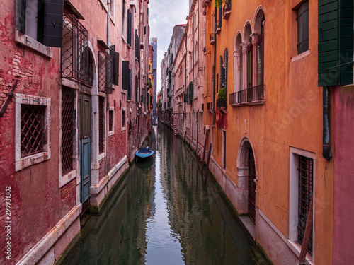 Venezia narrow water lanes and the unique town architecture