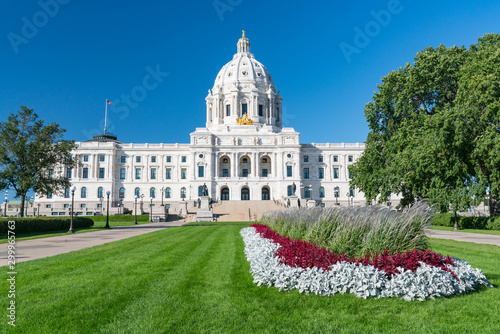 Fototapeta Naklejka Na Ścianę i Meble -  Facade of the Minnesota State Capitol Building in St Paul