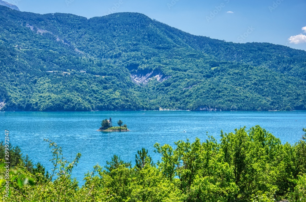 Obraz premium Island in the lake
