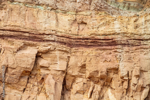 Reddish band of a different rock base is seen in the rock sculptured natural landscape of Capitol Reef National Park