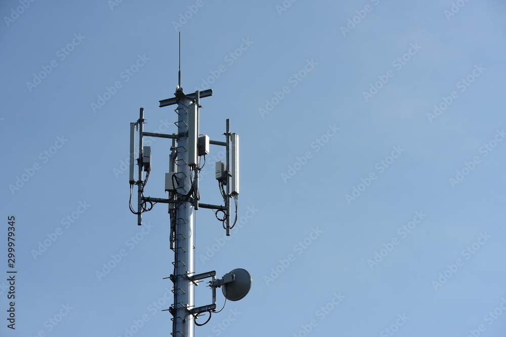 Telecommunication Tower Antennas High Pole Signal Transmission Both Wireless Phone