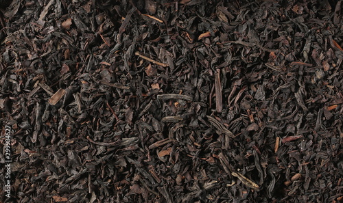 Tableau sur toile Dry black tea leaves background and texture