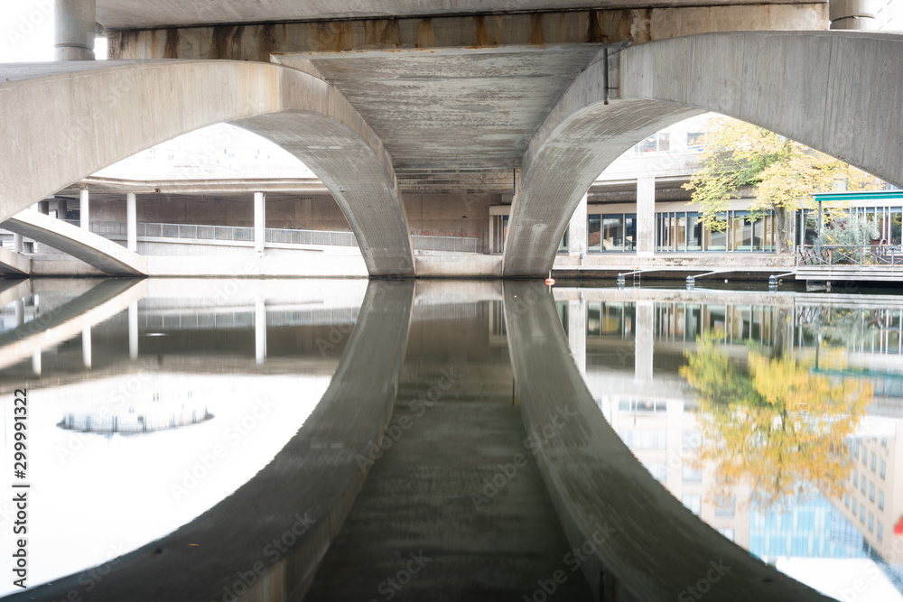 Fototapeta Bridge in an urban setting in stockholm