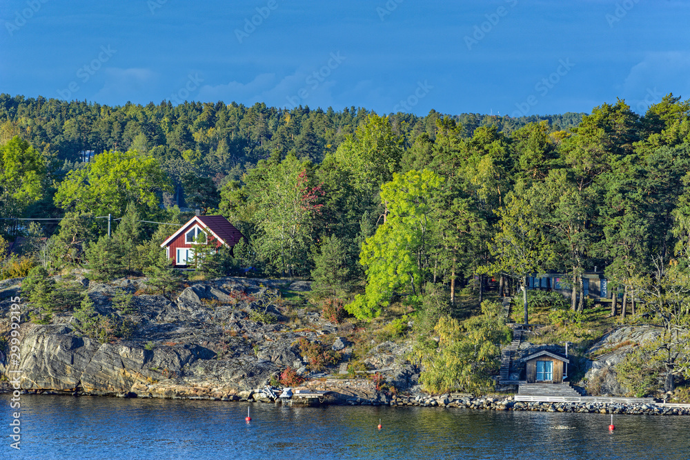 Φωτογραφία Rocky coast of Stockholm archipelago in Baltic sea with picturesque vacation houses