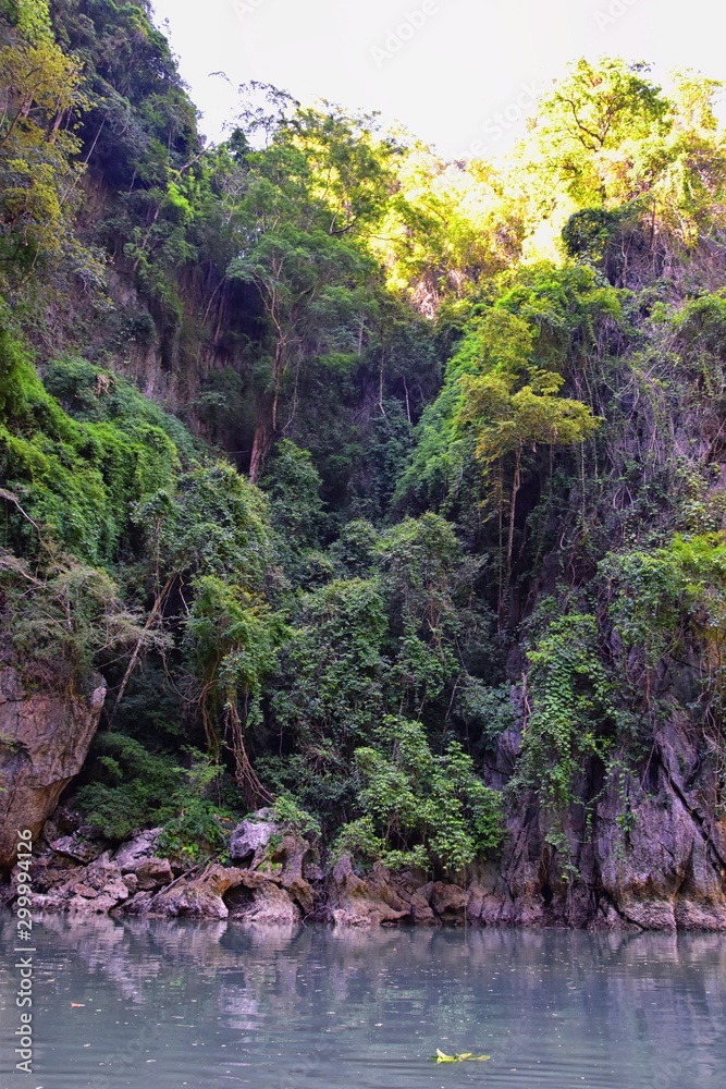 Φωτογραφία Island, Ocean views near Phuket Thailand with Blues, Turquoise and Greens oceans, mountains, boats, caves, trees resort island of phuket Thailand