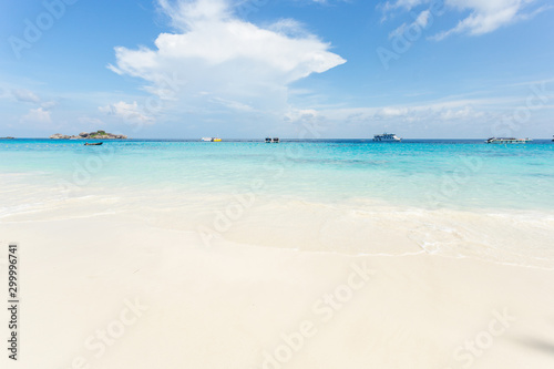 Sea view from tropical beach with sunny sky © яна винникова