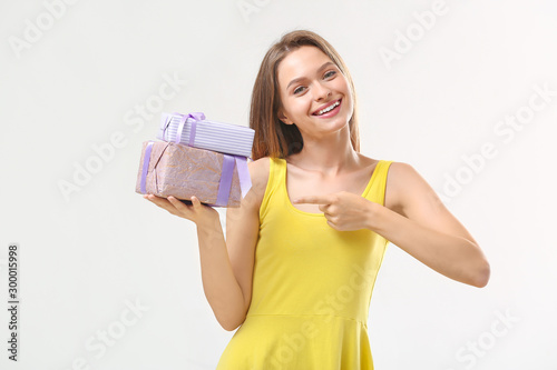 Beautiful woman with gift b...