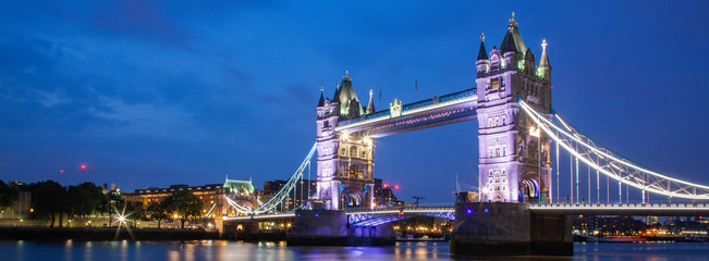 Fotobehang Tower Bridge Tower Bridge nachtelijk Londen  © Melinda Nagy