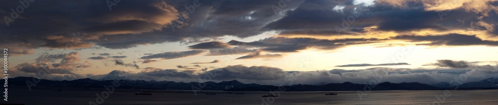 Fototapeta premium Panorama of the sea landscape under the evening sky