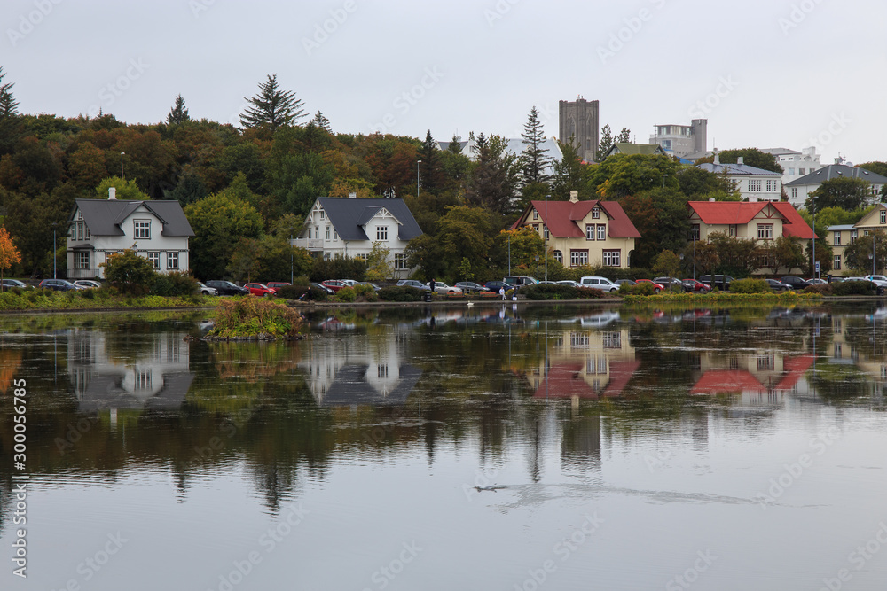 Fototapeta premium houses on the river