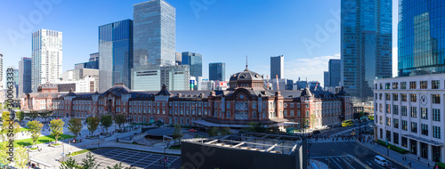 (東京都-風景パノラマ)青空の下の東京駅とビル群２