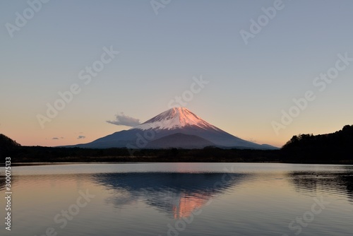 精進湖から富士山 © Kazuyoshi  Ozaki