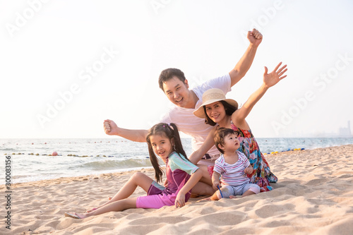 Canvas Print Asian big family enjoy relaxing time together on the beach