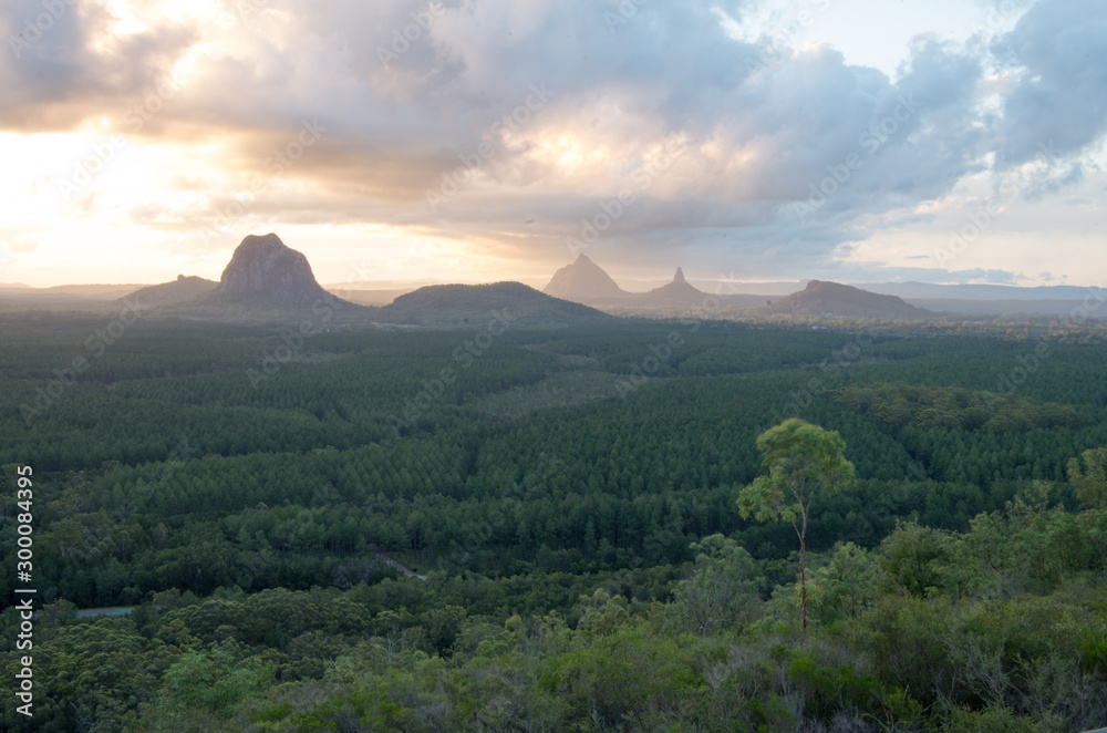 Obraz premium Glass House Mountains at sunset