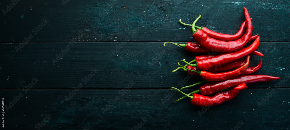 Gardinen Chilischoten Chilischoten - Rote scharfe Chilischoten. Ansicht von oben. Freier Platz für Ihren Text. #300091318