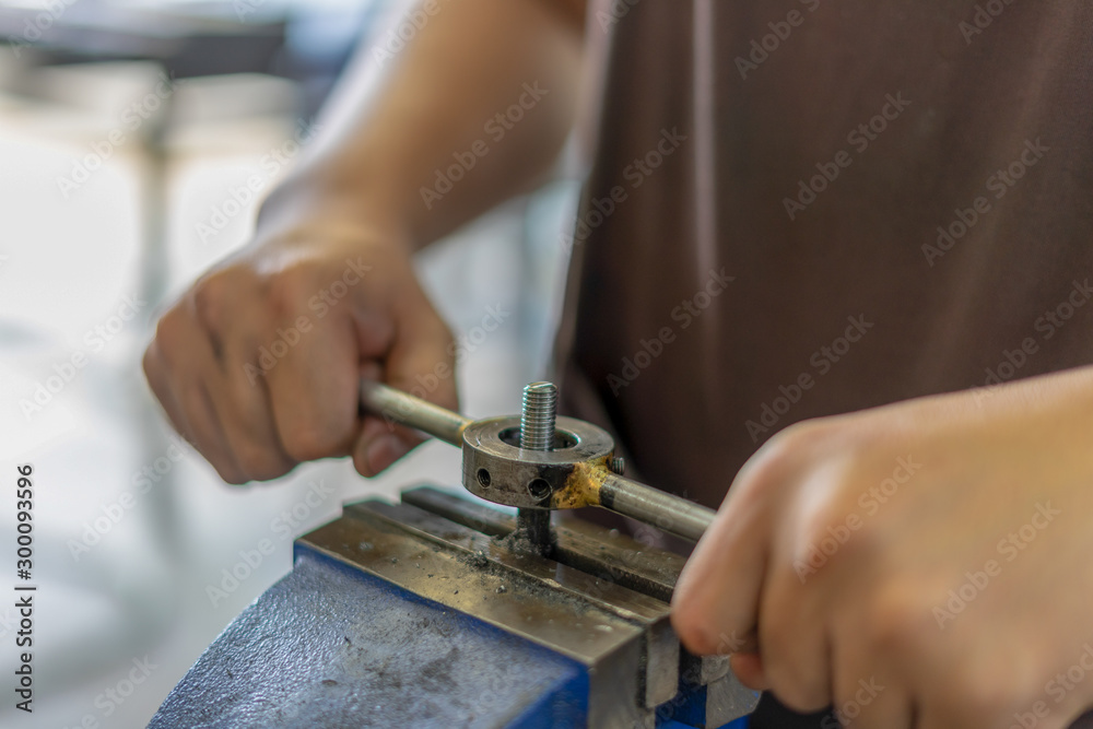 Old tools ,Mechanic using Taps and Dies tool Making Internal and