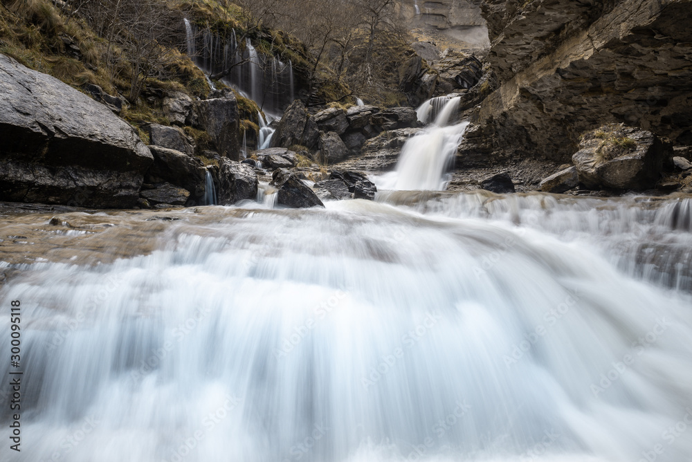 Obraz premium Nervion river falls, Delika canyon, Basque Country, Spain