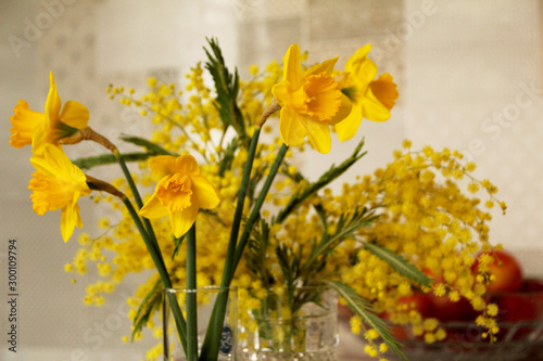 Fototapeta Naklejka Na Ścianę i Meble -  bouquet jaune de mimosa et narcisses